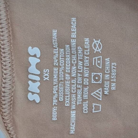 Skims panty Nwt - Picture 5 of 7